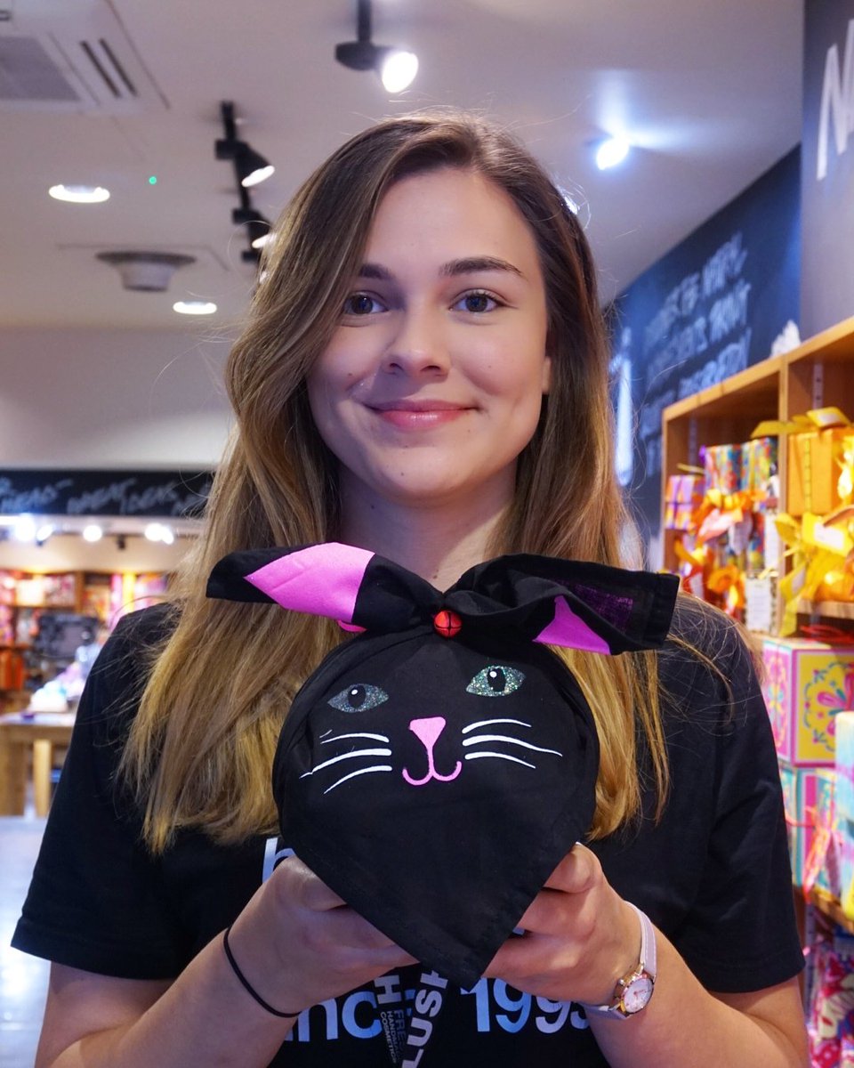 LushNottingham's tweet photo. 🎃🎅What are you most excited about? Our Halloween or Christmas range ? 🎅🎃 #lush #halloween #christmas https://t.co/TqmsYOztUQ