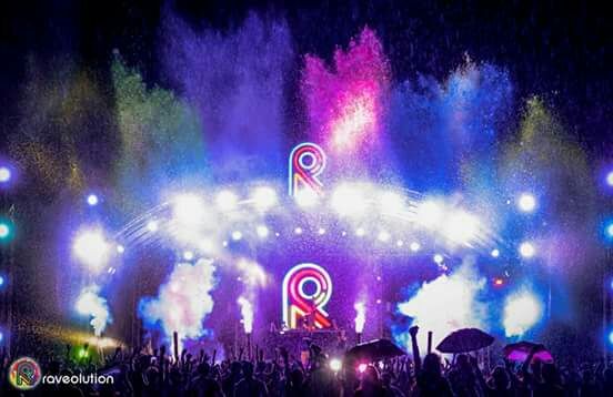 Raveolutionph's tweet image. Keep your heads up high and your hands to the sky! 🙌

Have a great week y'all!

#OneRhythmOneNation
#RaveolutionPH #UniteinColor