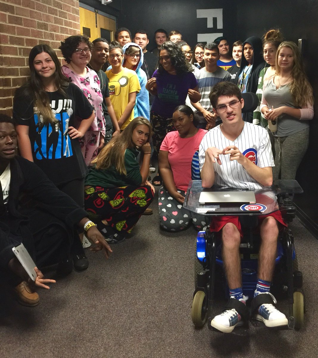 MrsCelesteTVPro's tweet image. Pajama Day in TV class! #HOCO #fpcTvDressUp Photo by Megan