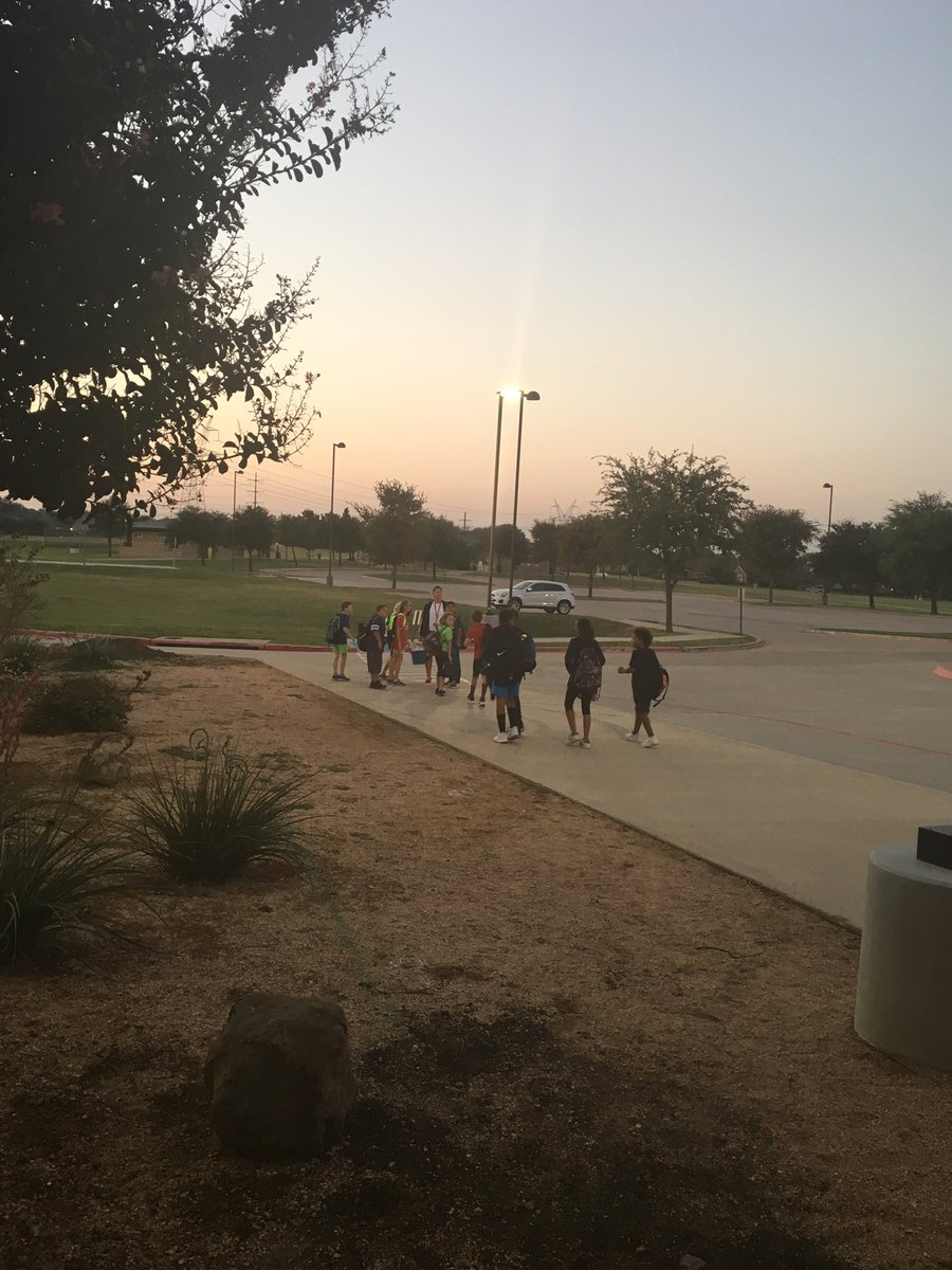 LindaHigbee1's tweet photo. Premier outing - Daffron joggers #fitdeputies #schellrocks #healthykids @daffrondeputies https://t.co/Qpekw8vQ4H