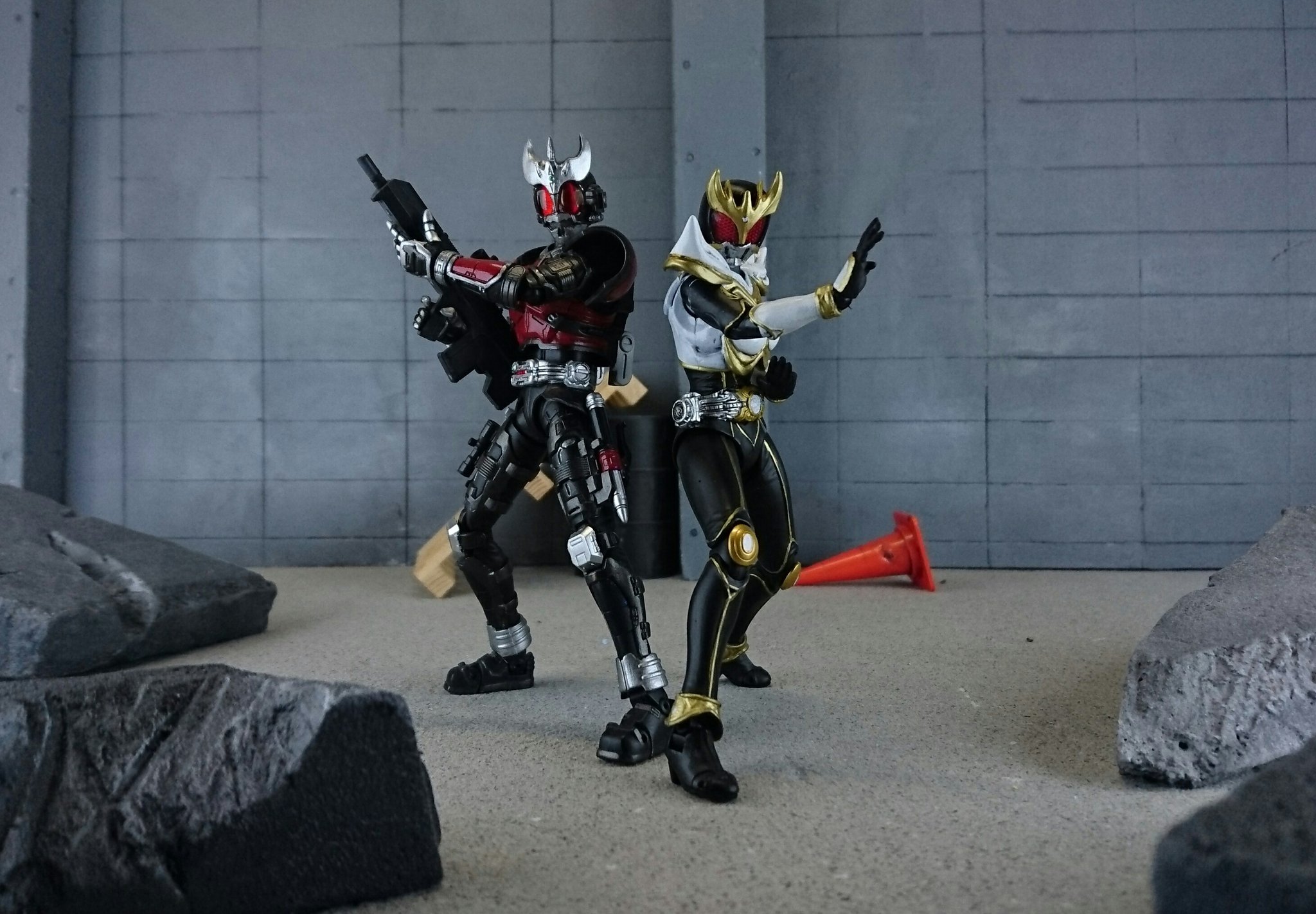 たまお 久しぶりのオリジナル系 仮面ライダークウガフィーメイル フラッシュアルティメットフォーム 変身者 夏目実加 小説版 仮面ライダークウガで第二のクウガになった実加がもしパワーアップしたら という妄想で作ってみました 造って遊ぼ