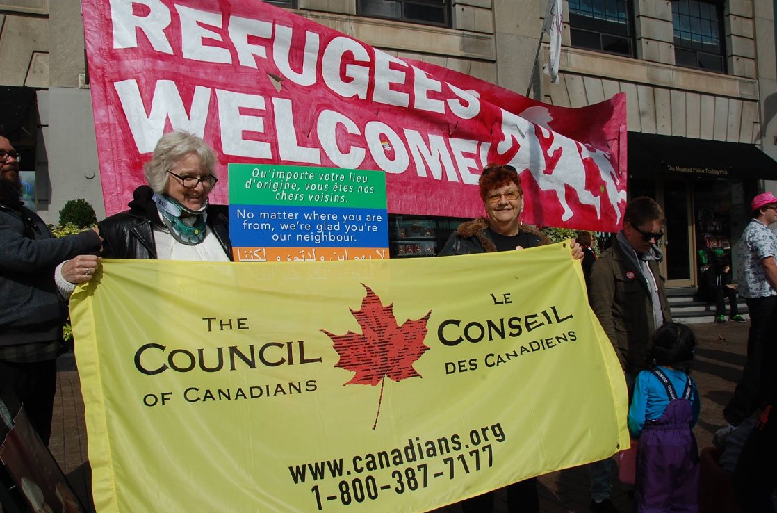 CBrentPatterson's tweet photo. The @CouncilofCDNs South Niagara chapter says #refugeeswelcome at @NiagaraARC anti-racism rally in Niagara Falls! https://t.co/EHBnlAvgp9