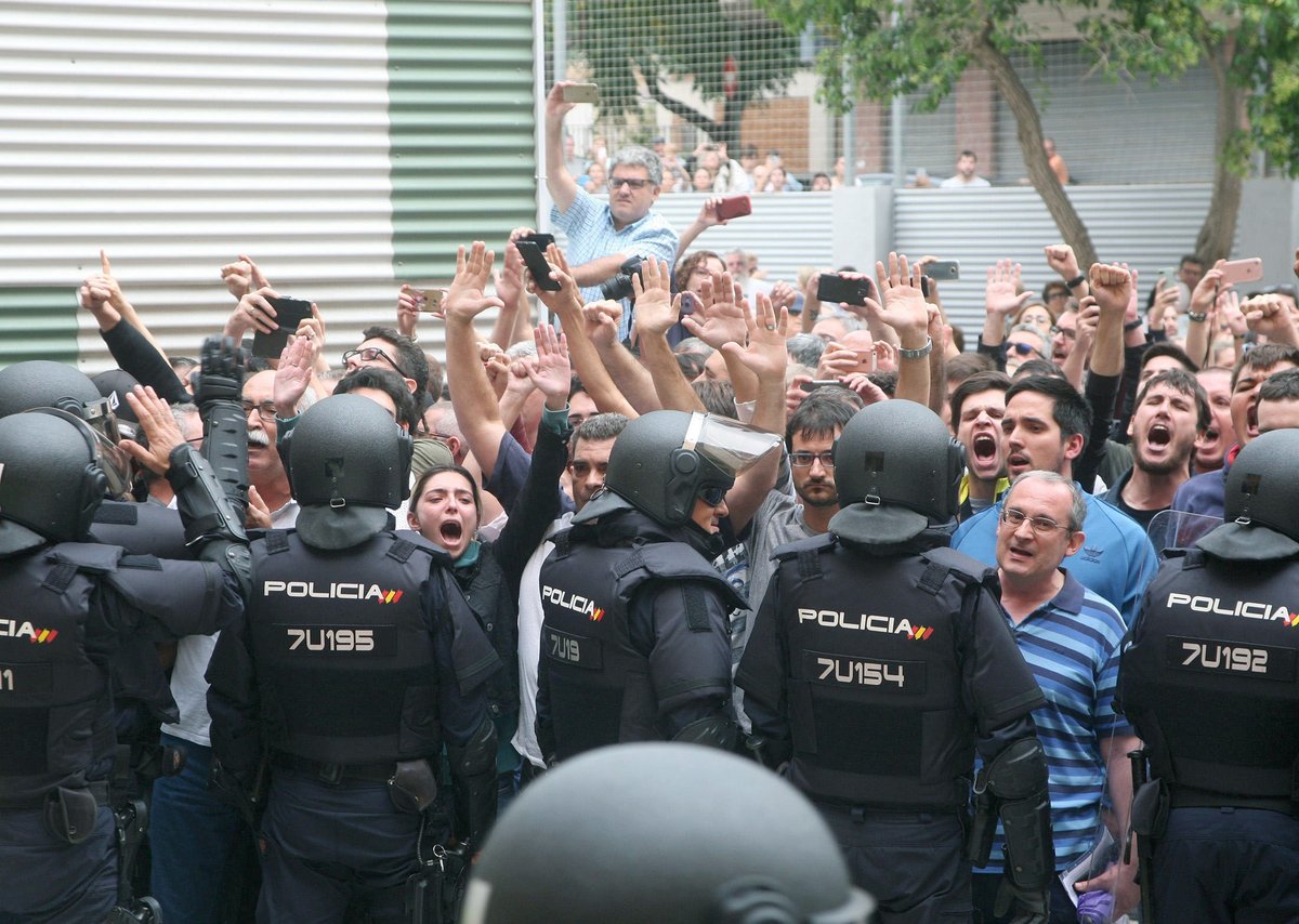 🏥 Lo de los 800 heridos es una gran mentira, hay 4 hospitalizados y 33 miembros de Guardia Civil y Policías Nacional fueron atendidos. 🇪🇸
👉 Qué no te engañen, ¡DIFUNDE!
#2Oct