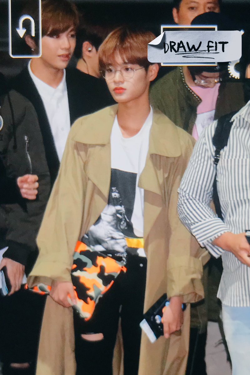 Daehwicom's tweet photo. 171002 #이대휘 #워너원 #WANNAONE 😭😭😭😭😭😭😭💖💖💖💖 https://t.co/IOMbqaBBnZ