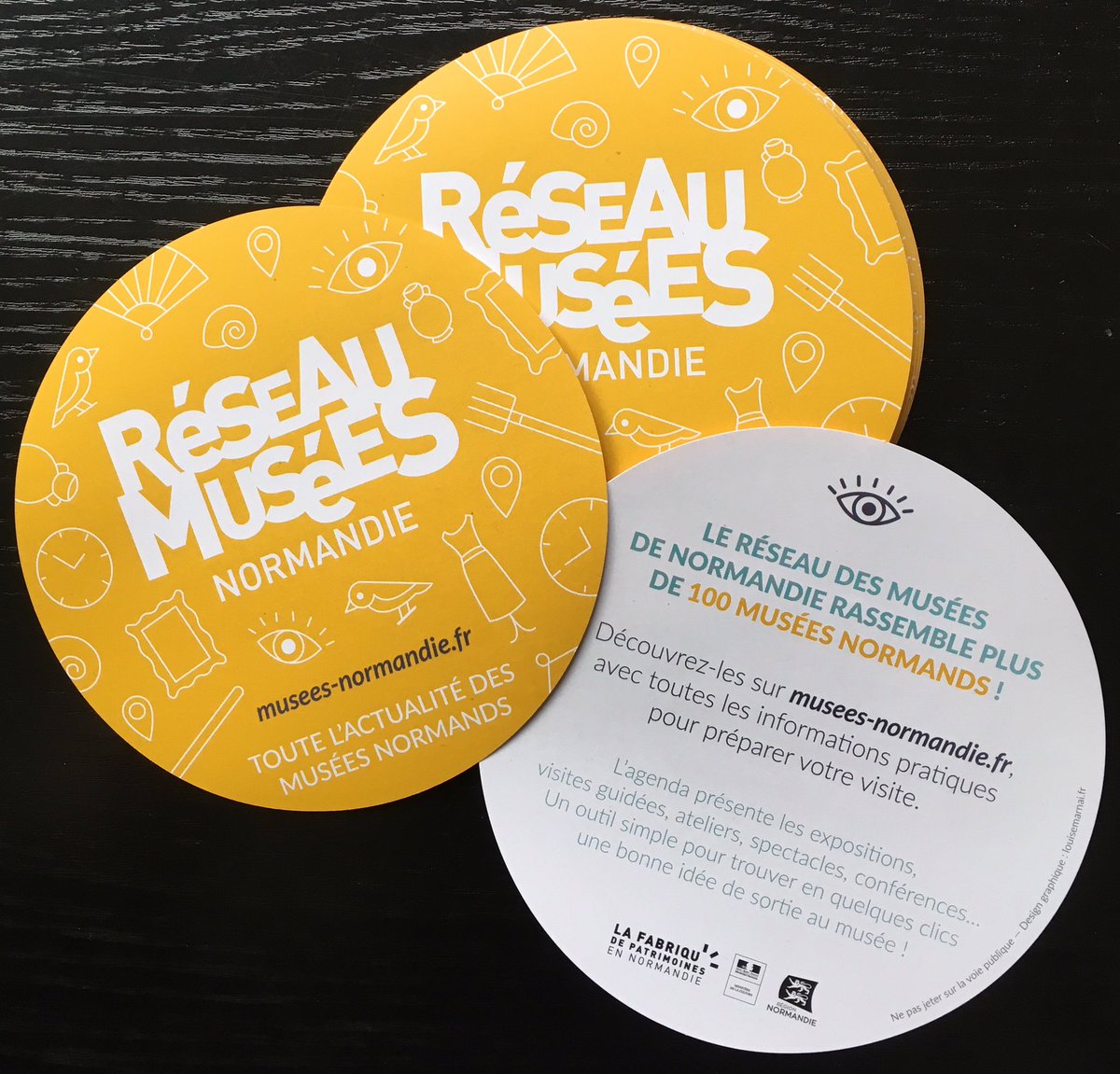 Les nouveaux flyers sont arrivés, retrouvez les bientôt dans les musées membres du <a href="/reseaudesmusees/">Réseau des musées de Normandie</a> ! 👌😊