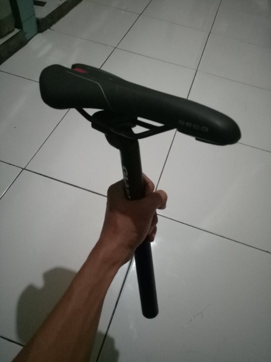 dwiananto_'s tweet photo. wts seatset selle royal seta minus robek dikit + railnya karat line: dwianantoo jaksel pict detail pc #fnfjb https://t.co/R8gHJTQlH0