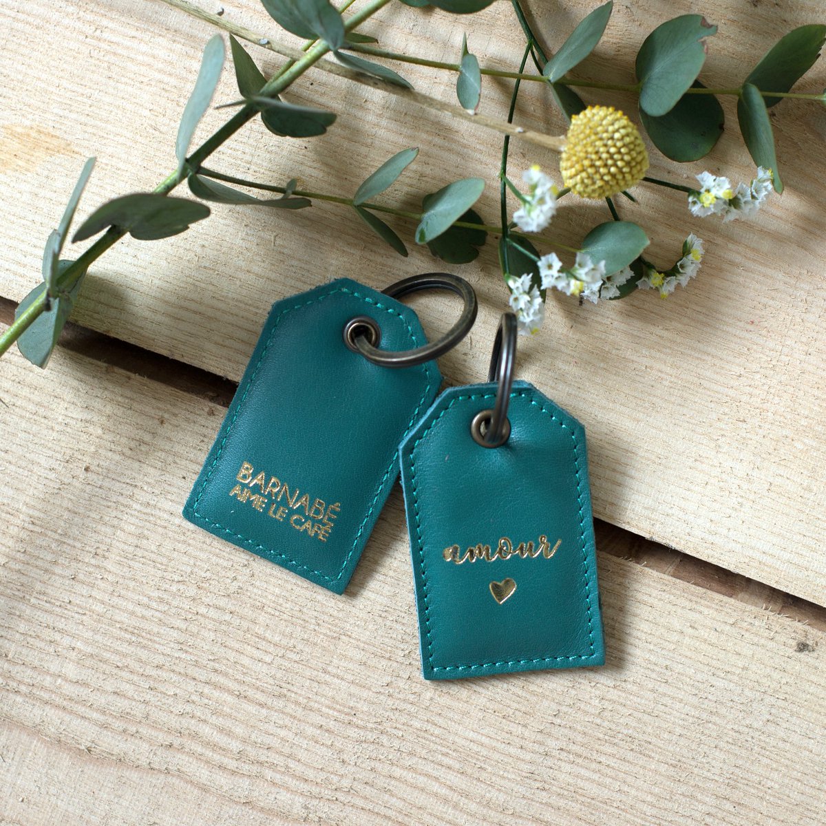 AnneOAngla's tweet photo. 💞 Déclaration d'AMOUR signée #Barnabeaimelecafe pour la maroquinerie
#madeinFrance #accessoire #cfaitou #gift
Eshop: https://t.co/zdvgVJ8XKu https://t.co/7h7csKCKFH