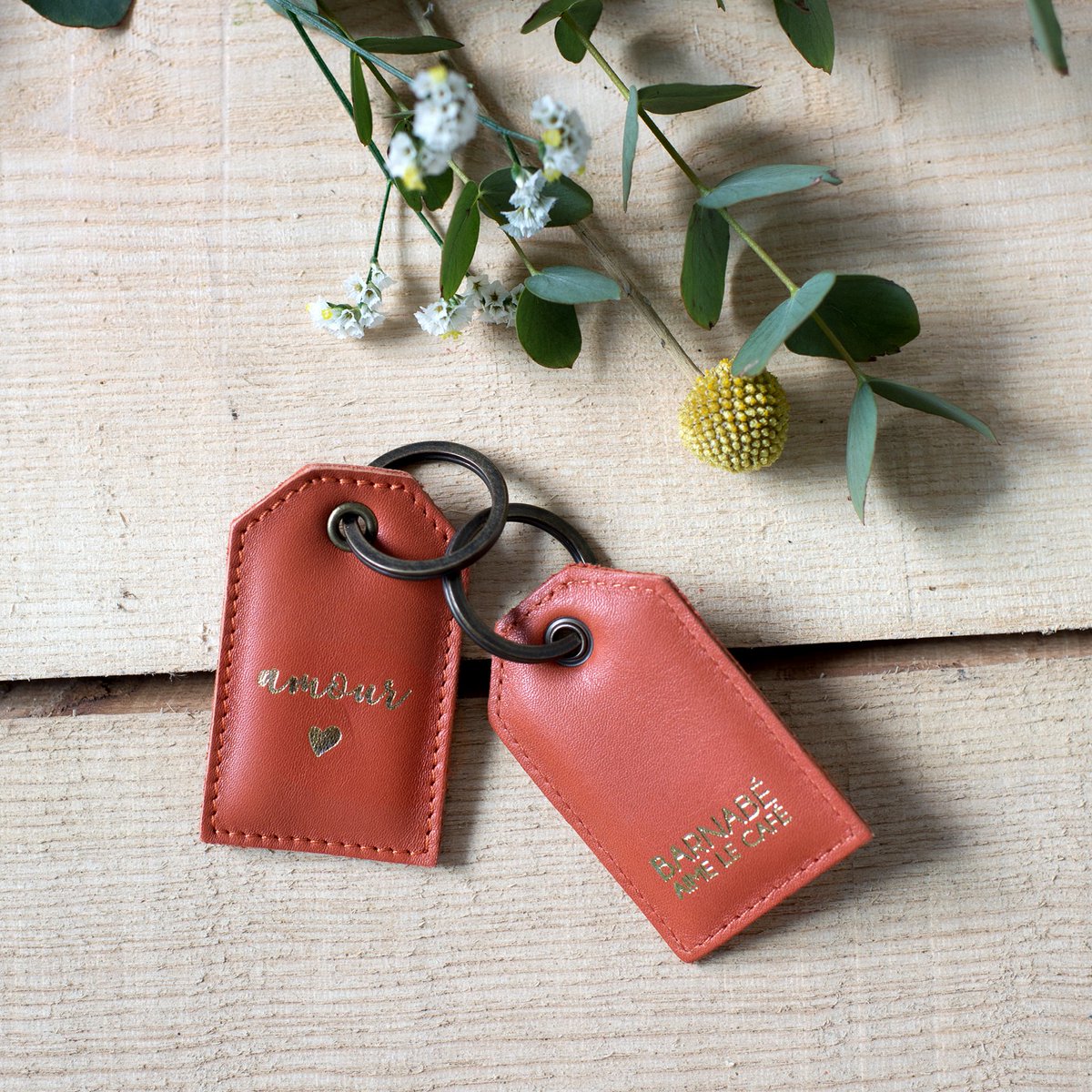 AnneOAngla's tweet photo. 💞 Déclaration d'AMOUR signée #Barnabeaimelecafe pour la maroquinerie
#madeinFrance #accessoire #cfaitou #gift
Eshop: https://t.co/zdvgVJ8XKu https://t.co/7h7csKCKFH