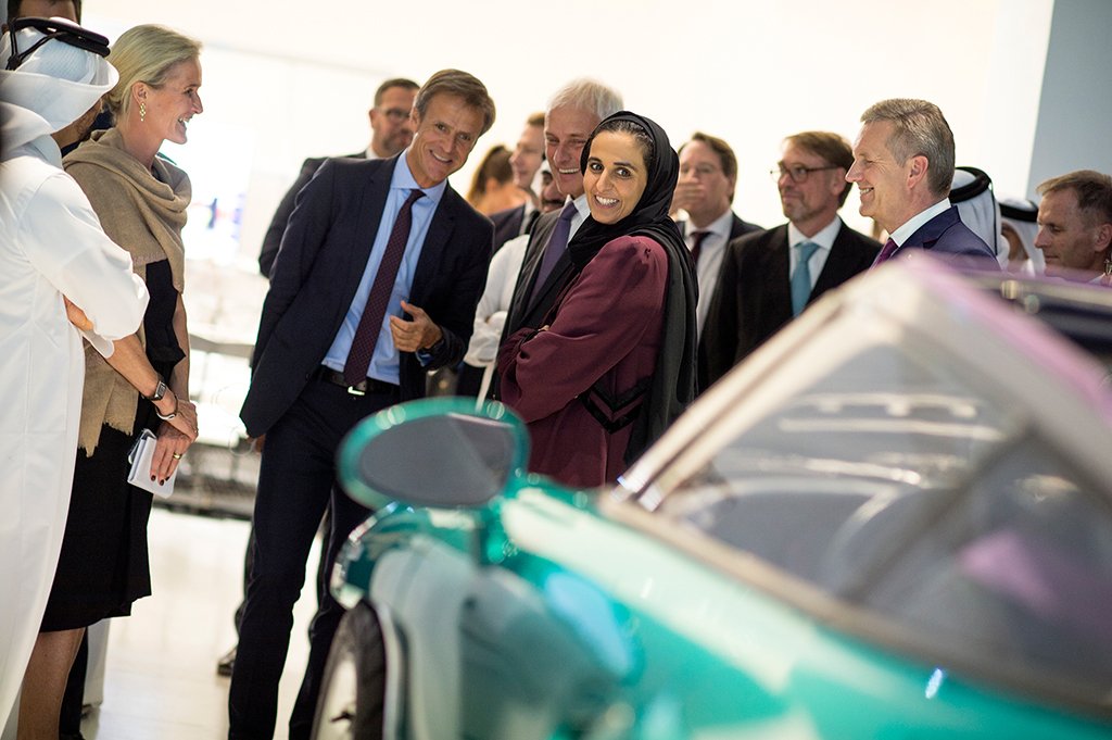 VWGroup's tweet photo. #VWGroupCEO Mueller and Sheikha Al-Mayassa opened the exhibition #DrivenByGermanDesign together. https://t.co/xcT4HOhwF6 https://t.co/heOjYRg1fj