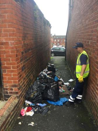 Clean_Leeds's tweet photo. #Flytip #City&Hunslet #Leeds #Unaccetable #CleanLeeds will take action on culprits as #EveryonePays to clear it @SouthLeedsLife @iqballeeds https://t.co/x6uqNmq4JQ