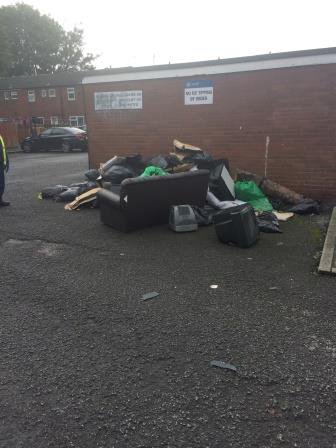Clean_Leeds's tweet photo. #Flytip #City&Hunslet #Leeds #Unaccetable #CleanLeeds will take action on culprits as #EveryonePays to clear it @SouthLeedsLife @iqballeeds https://t.co/x6uqNmq4JQ