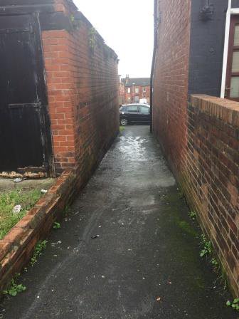 Clean_Leeds's tweet photo. #Flytip #City&Hunslet #Leeds #Unaccetable #CleanLeeds will take action on culprits as #EveryonePays to clear it @SouthLeedsLife @iqballeeds https://t.co/x6uqNmq4JQ