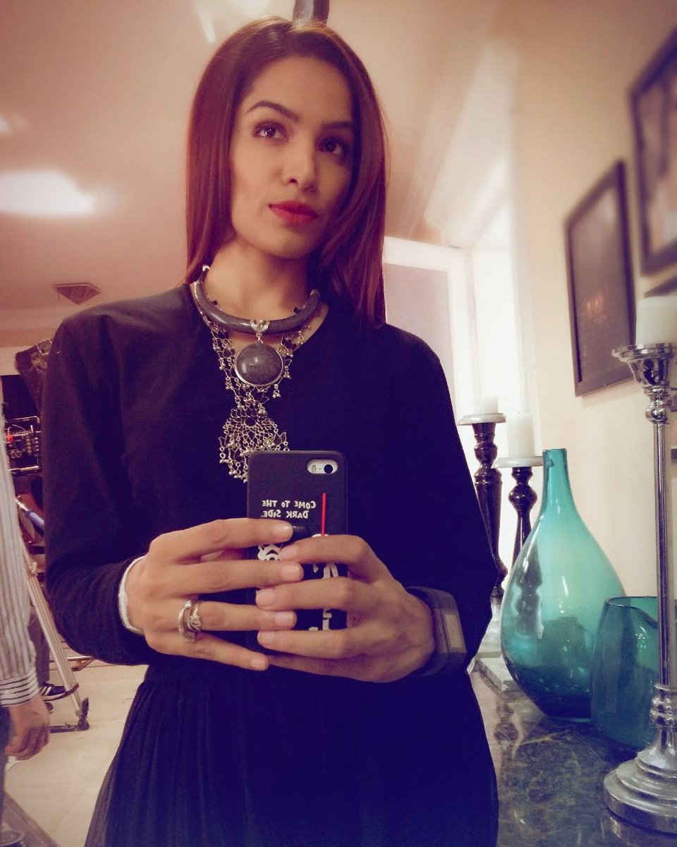 _bkumkum's tweet photo. 🔃 @shikhasingh777 ( IG )
・・・
Welcome to the Dark side #starwars #darthvader #cometothedarkside #cosiloveblack #absenceofcolor #black 🌑 https://t.co/zn6J8rgjtf