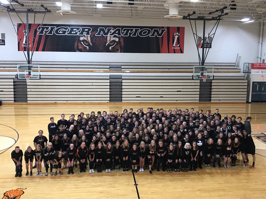 LovTigers_AD's tweet photo. Spirit Week, Homecoming 2017! Class Color Day and our Seniors sporting their Black. Go Tigers! https://t.co/f2FW77xF55