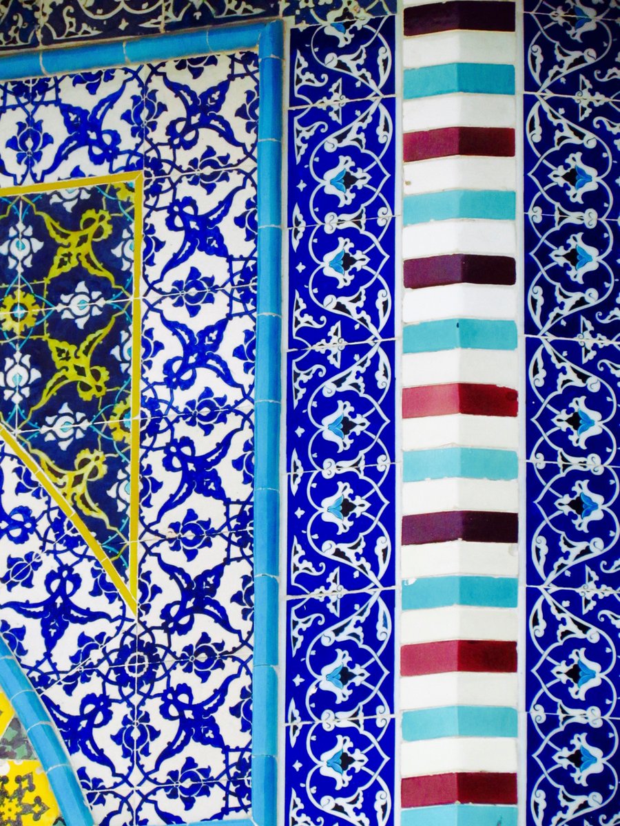 emilytwrites's tweet photo. Who says you can't mix patterns? Dome of the Rock, Jerusalem.   #amazingArchitecture #travel #mixedpatterns https://t.co/qk0iH8nZ2v