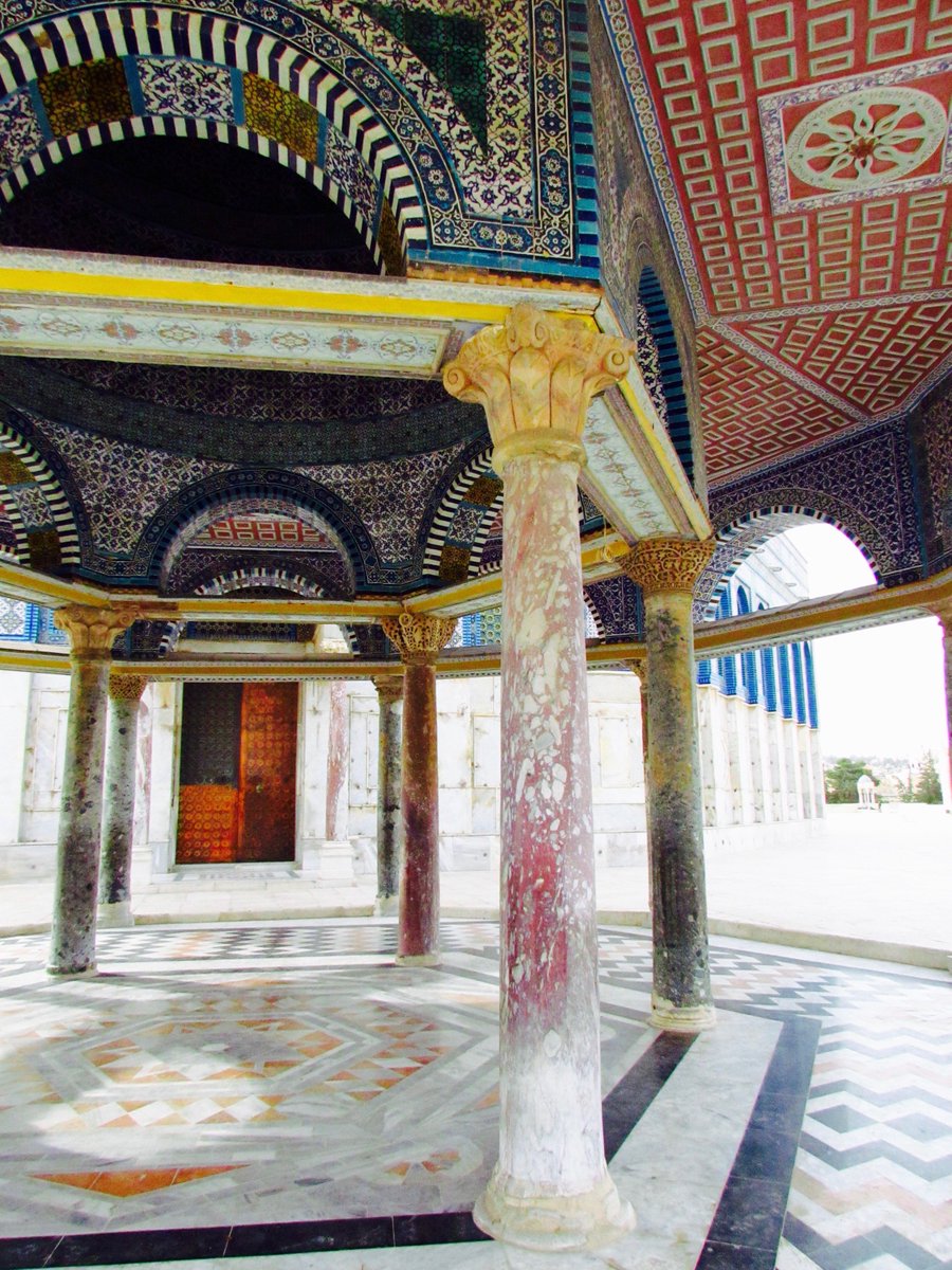 emilytwrites's tweet photo. Who says you can't mix patterns? Dome of the Rock, Jerusalem.   #amazingArchitecture #travel #mixedpatterns https://t.co/qk0iH8nZ2v