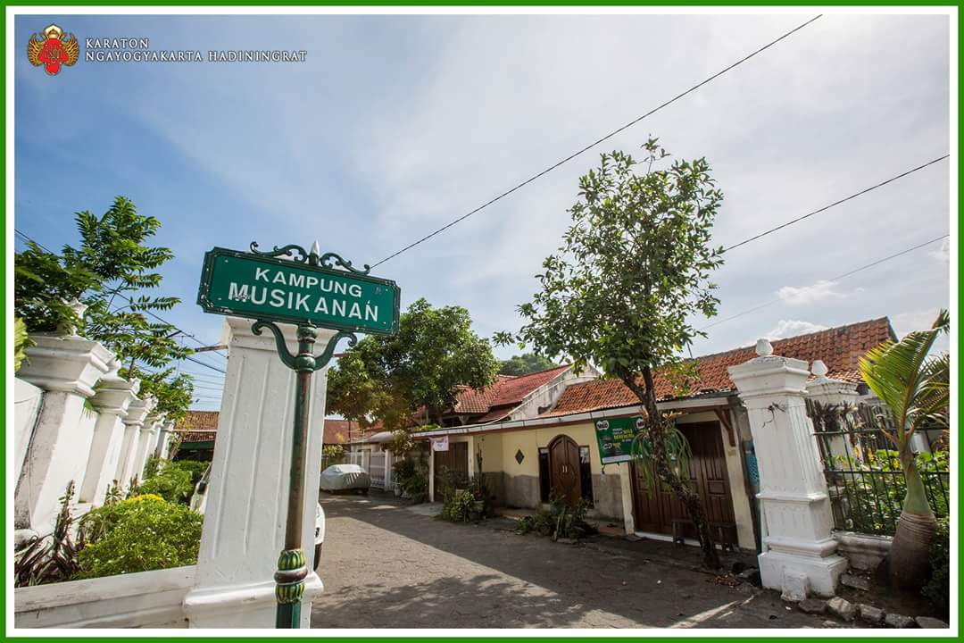 kulineryogya's tweet photo. Kelompok Abdi Dalem ini tinggal di Kampung Musikanan, timur Bangsal Pagelaran Keraton Yogyakarta. #Infokraton #musik https://t.co/S0PrEX4LMZ
