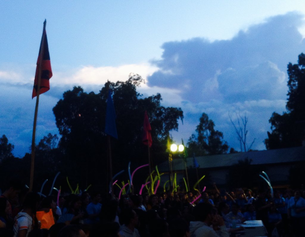 soyofantastica's tweet photo. Opening 🔹 #UWeek2017 #SoarHighSeniorHigh https://t.co/r0LnQ8xlbG