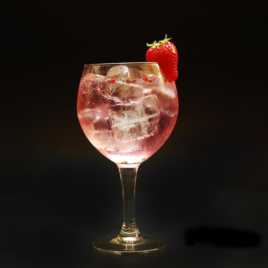 We recommend you serve Pink Dog Gin with half a bottle of <a href="/FeverTreeMixers/">Fever-Tree Mixers</a> tonic and plenty of ice,  you can even add a strawberry! #gin 🍓🍸