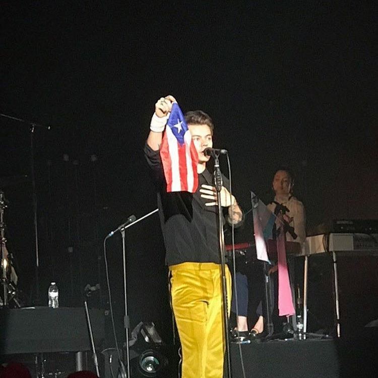 1DPROFFICIAL's tweet photo. Thank you @Harry_Styles 😭❤
This means a lot to us. You brought us some happiness in the middle of the hell we are living. @hstylespr https://t.co/fzslA8GMxu