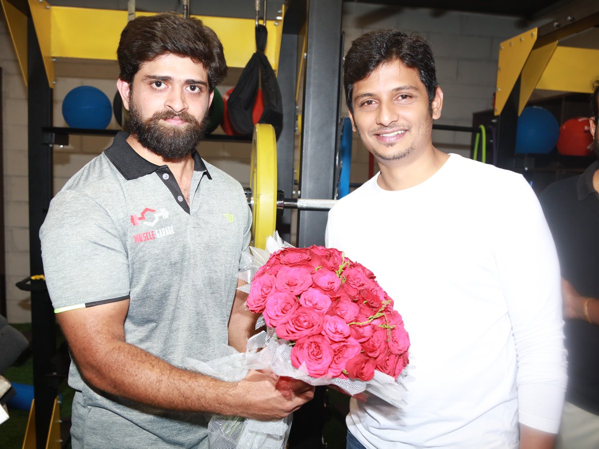 Saravanan_jiiva's tweet photo. @Actorjiiva Anna has been opened #MuscleGarage Gym at #Aalwarpet 😘❤✌💪💪
See the Kindness of J:):) https://t.co/Fr5VMHDDNK