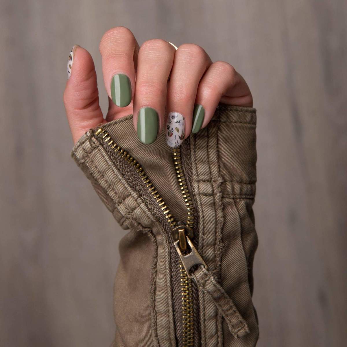 jrfossy's tweet photo. October color pop! I love Olive it! https://t.co/Y2tr5LWv31 https://t.co/0bSZsIdDyJ