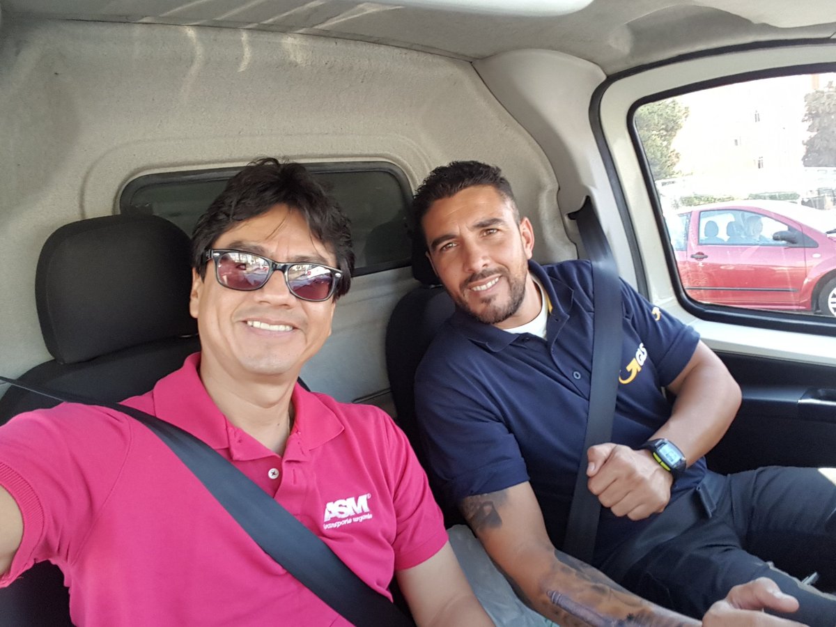 miwasakic's tweet photo. @ASM_oficial terminando el reparto de la mañana con mi tocayo Miguel en el #diadelmensajero https://t.co/DGizZbWy7e