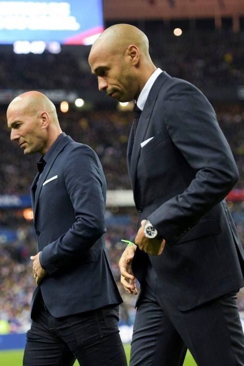 footmercato's tweet photo. 0 % cheveux, 100 % légende ! https://t.co/po2IgZH2Zn