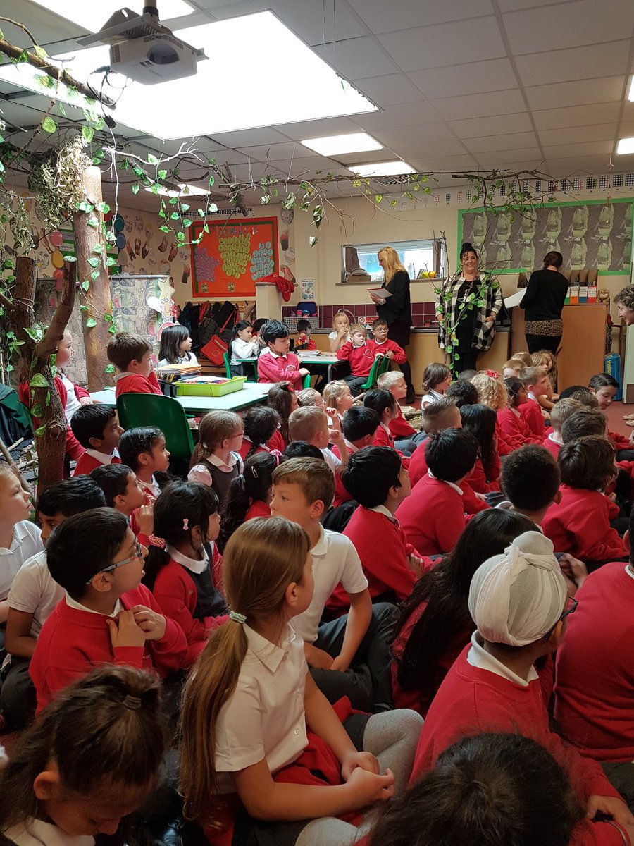 HJAMrsP's tweet photo. Year 3 loved our visit from Nicki the story teller! https://t.co/bl3vFf9k1r