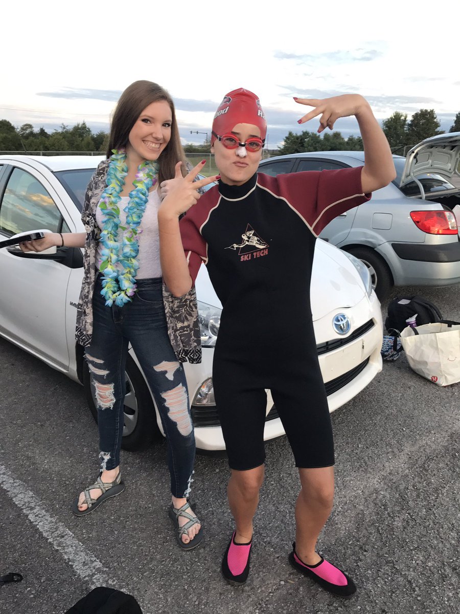 rgc_2020's tweet photo. Juniors sure did pick out some odd outfits today.... oh well! We love them anyway💖 Happy Homecoming Ravenwood 🙊 https://t.co/tD4jeM1AOM