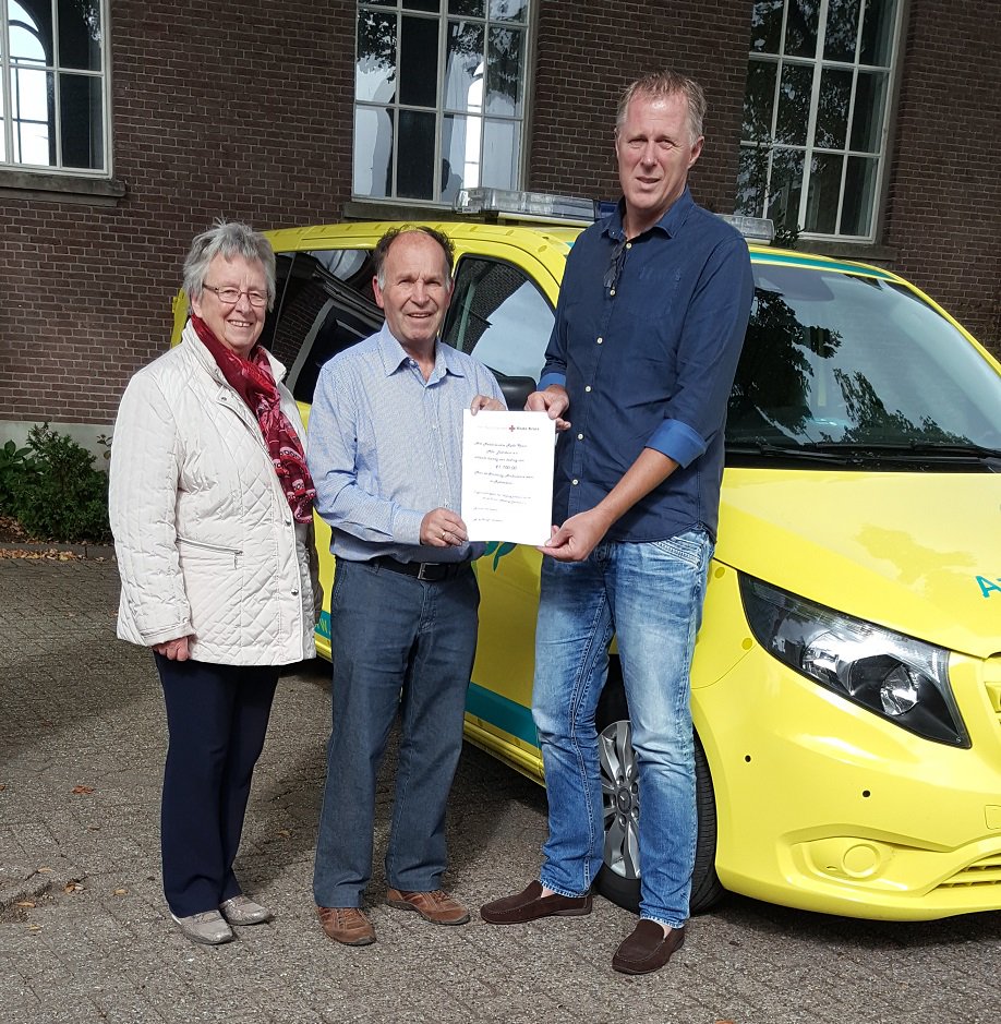 Vanmiddag mochten we een cheque in ontvangst nemen bij het Rode Kruis(afd. Leerdam) in Oosterwijk van 1700 euro.