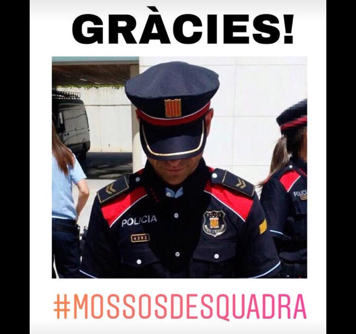 smartinezq1's tweet photo. Gràcies Mossos!! #GraciesMossos #referendum #mossosdesquadra #noestemsols #hemvotat https://t.co/vzzO1K85ey