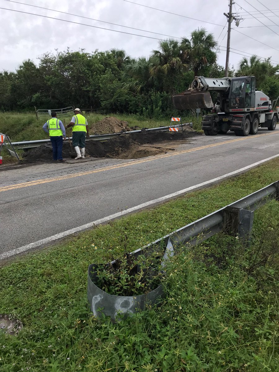 PalmBayPD's tweet photo. E/B Malabar Road closed in front of Fred Poppe Park. Roadway is collapsing from flooding. Use the Parkway as alternate route. Lt. B https://t.co/oBp16Y71pT