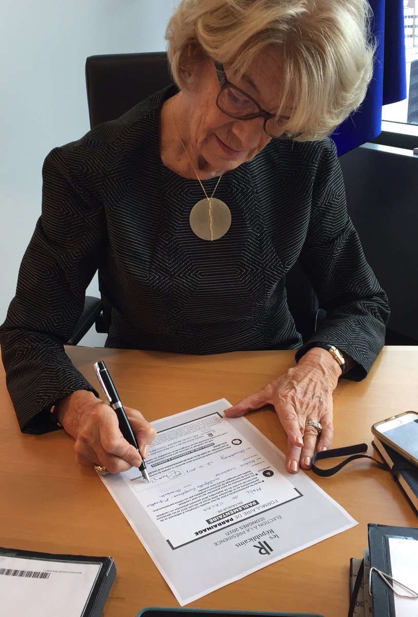 emorinchartier's tweet photo. Pour faire vivre les valeurs humanistes et européennes dans @lesRepublicains, je fais confiance à la jeunesse et à l'audace de @MaeldeCalan https://t.co/bENH5PG6bZ