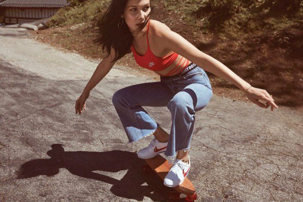 zocohworld's tweet photo. #BellaHadid lo sabe todo sobre zapatillas de deporte (y ahora solo queremos que nos ayude a elegir las nuestras) 👟👟 https://t.co/tQ0pFfXDqt https://t.co/1gQz1mCXZT