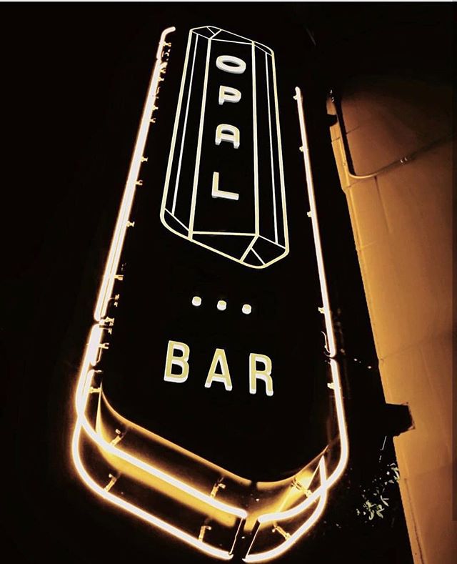 Dossier_Hotel's tweet photo. Our favorite way to spend a Saturday night. #opalbar #lightningbars #dossierhotel #mydossier https://t.co/Dii8agTIyj