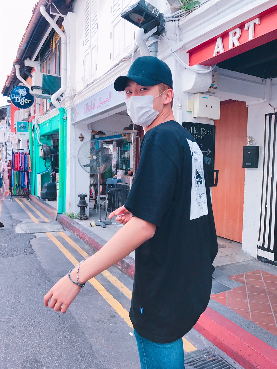 sureimrowoon's tweet photo. "Why you are so slow? Be fast or i'll leave you behind. Here is my hand."

@doyoungie_ https://t.co/I61uOhmDO2