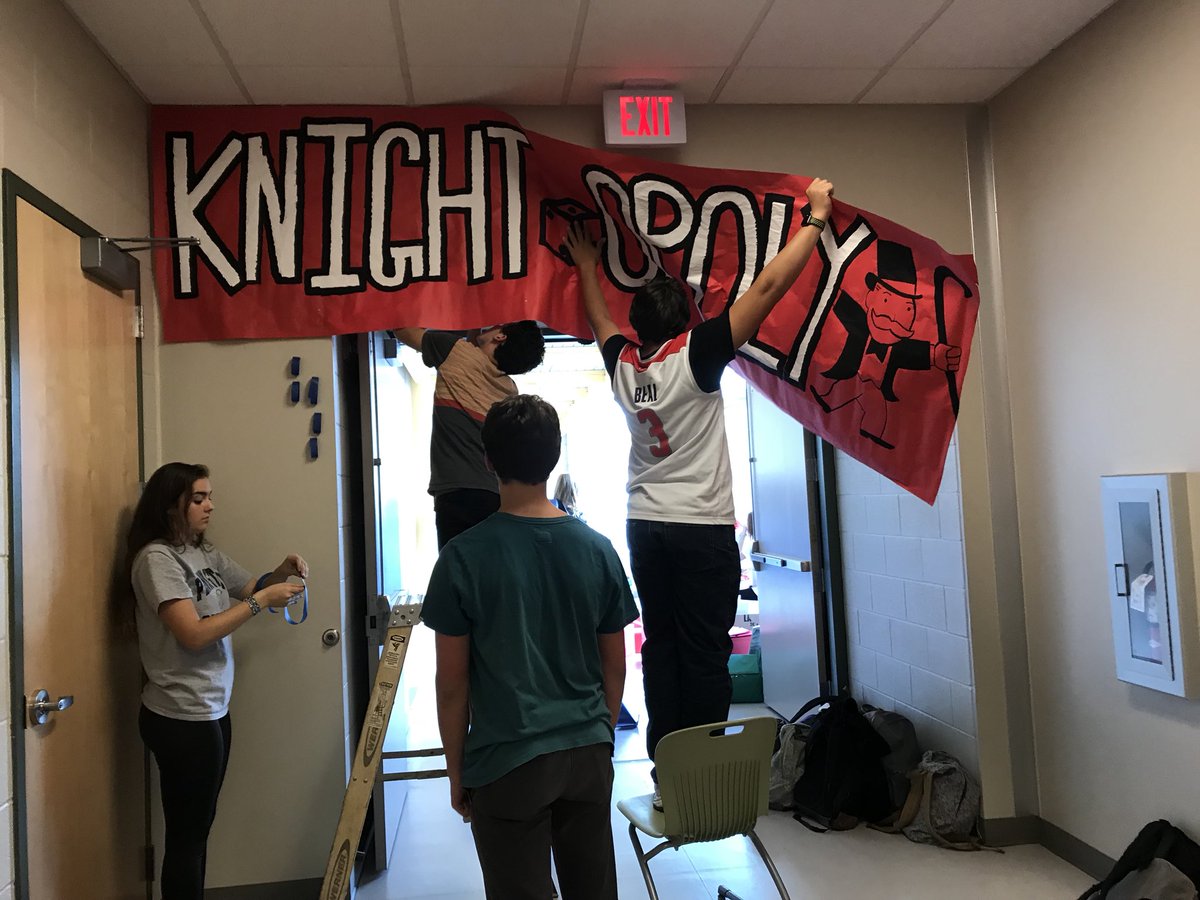 khs2020senate's tweet photo. can’t wait for everyone to see the sophomore hallway https://t.co/Jh92DSnrzP