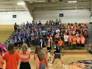 DMCAthletics's tweet photo. Today's intramural: sophomore boys vs. junior boys volleyball
#dmchoco17 https://t.co/vWcqhFRgWe