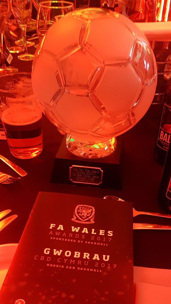 YCCSocialevents's tweet photo. ⚽️⚽️⚽️
@FAWales Fair Play Winners 2016/17 Season
💛💚💛💚
#FAWAwards #uptheyn https://t.co/UJsnKg4O9V