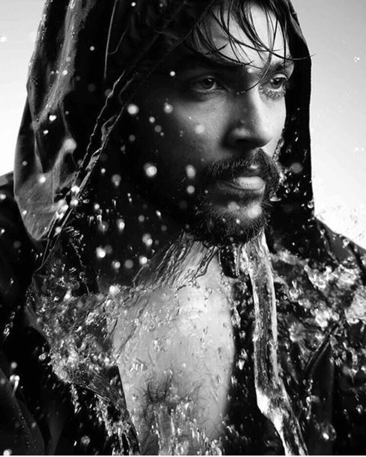 AdaPongayaa's tweet image. villain roles wud suit #Aarav cuz let’s b real these days villains r much cooler than heroes😍I mean,wud u prefer joker or batman? #AaravArmy