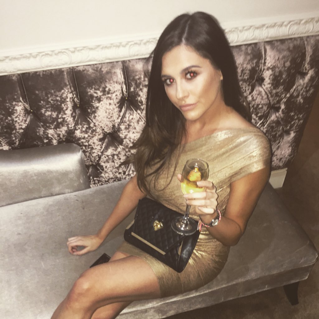 abbiebarnett tweet media