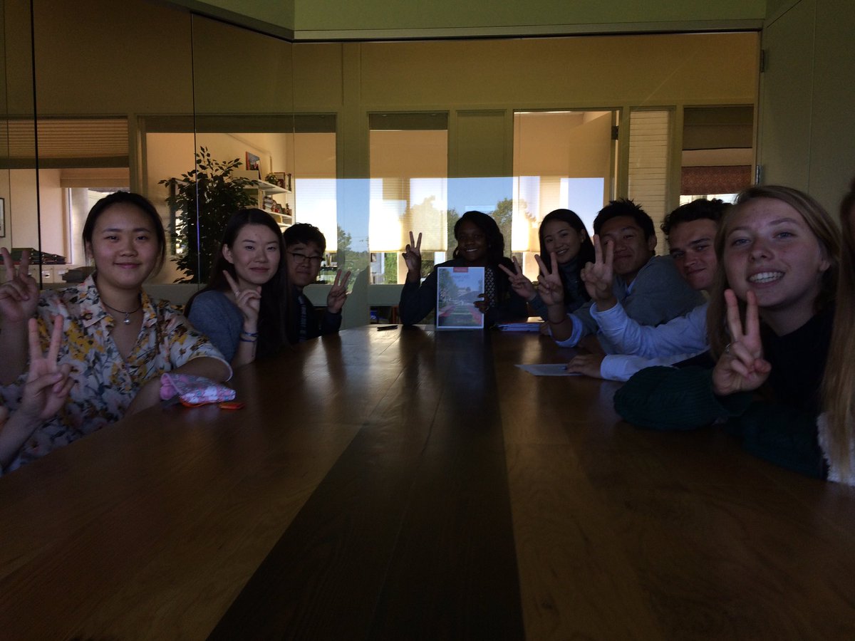 TaborCC's tweet image. Tabor students making the @USC_Athletics fight sign! Thanks for visiting @USCAdmission and Go Trojans!! #repvisits #fallattabor
