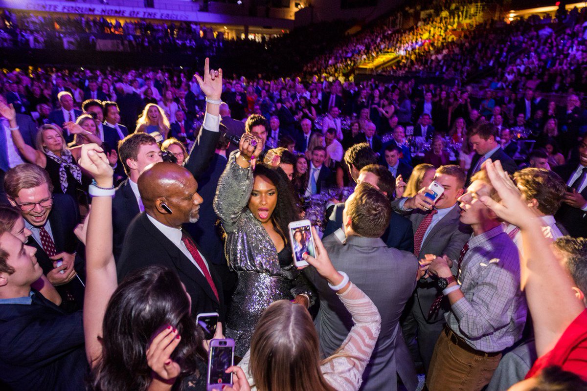 BostonCollege's tweet photo. 25th Pops on the Heights: Boston Pops, Jennifer Hudson, tribute to John Williams, and $14M+ for scholarships: https://t.co/yYBQKQKAwf https://t.co/vEHtfWXK7b