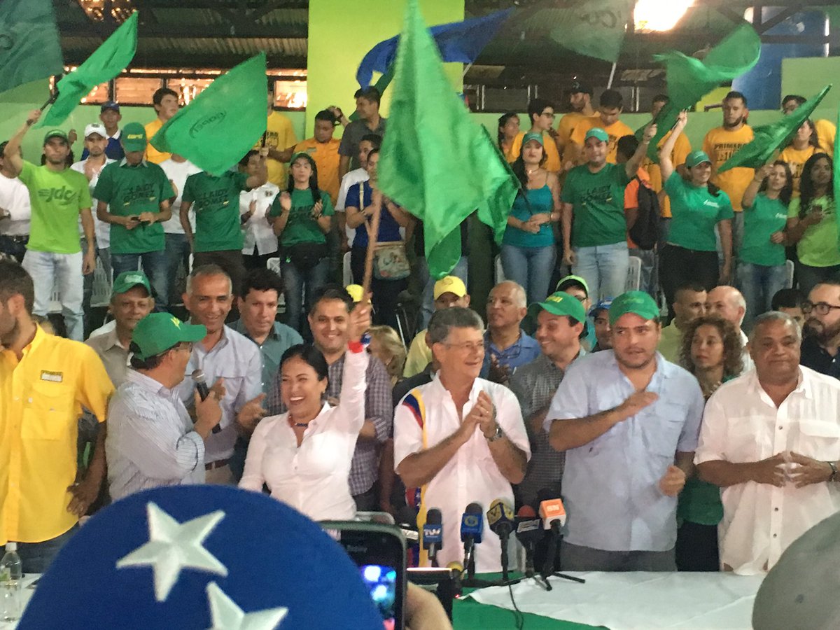 FAndradeRoa's tweet photo. En la sede d @CopeideTachira con @hramosallup y @laidygomezf #JuntosSomosMas por el #Tachira #PorLaidyVotoVerde el #15oct @unidadvenezuela https://t.co/KazCaOnPi1