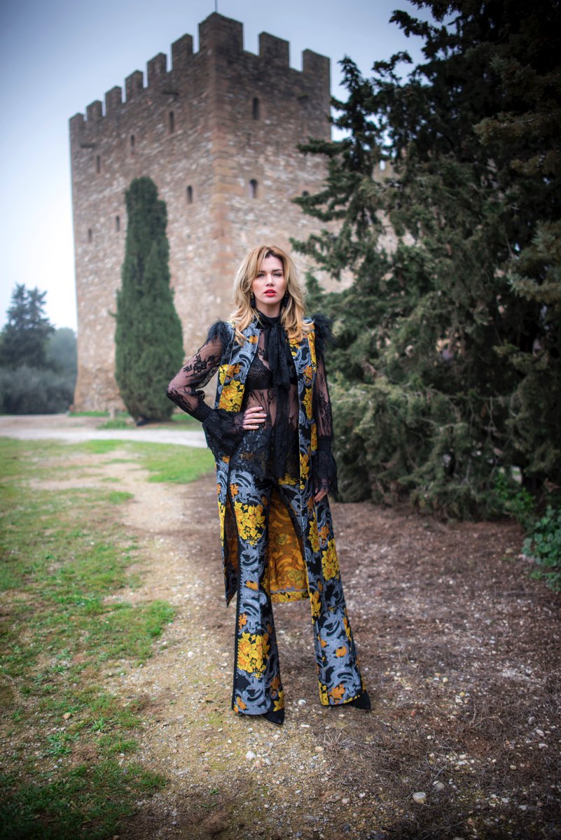 RohmirOR's tweet photo. Look #1 from AW'17-18 Collection. Contact details in Bio #rohmir https://t.co/uPaFRgDZKt