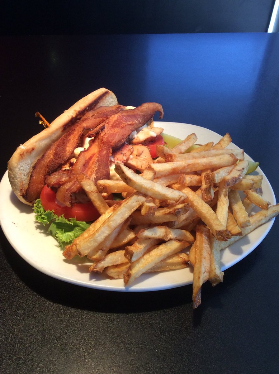atomicgrillbbq's tweet photo. Clucking Oinkin Boooo!
Grilled Chicken With Bacon,Lettuce,Tomato &amp; Gorgonzola Cheese Dressing Served With A Pickle Abd A Side of Fries !!! https://t.co/AVKB1nqchv