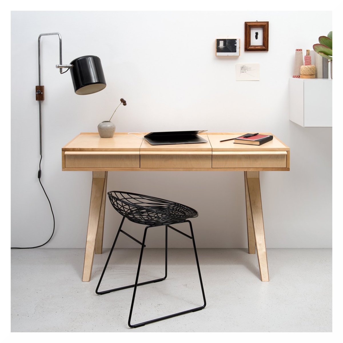 flindersde's tweet photo. Heyho! Das Produkt der Woche ist von Pastoe: der Desk EB01 Schreibtisch. 
Weitere Produkte von Pastoe unter: https://t.co/hAhSBZvdmx https://t.co/mLwxVu9KRS