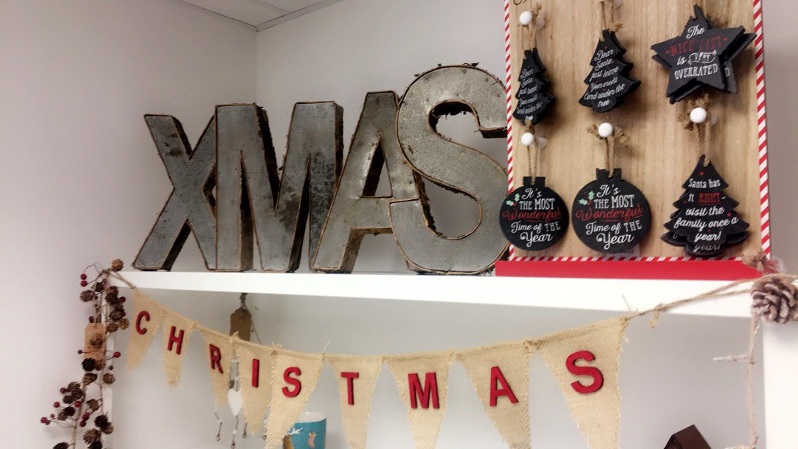 BellaRoseUK's tweet photo. Love it or hate it, Christmas is coming 
#sorrynotsorry #thegooseisgettingfat 
#bellarose https://t.co/KP8vG23y27