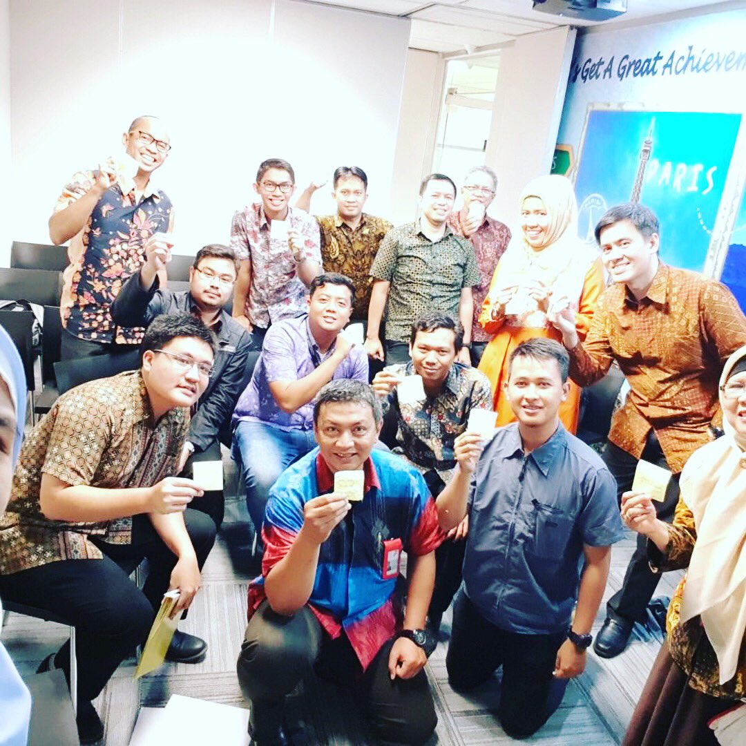 misdianto's tweet photo. Di jam 20:45 aja #RocketeersOV1 masih #BanggaBerbatik @setkabgoid #Rocketeers #onevision #IamPru @PRU_ID https://t.co/l0l3OT1YZp